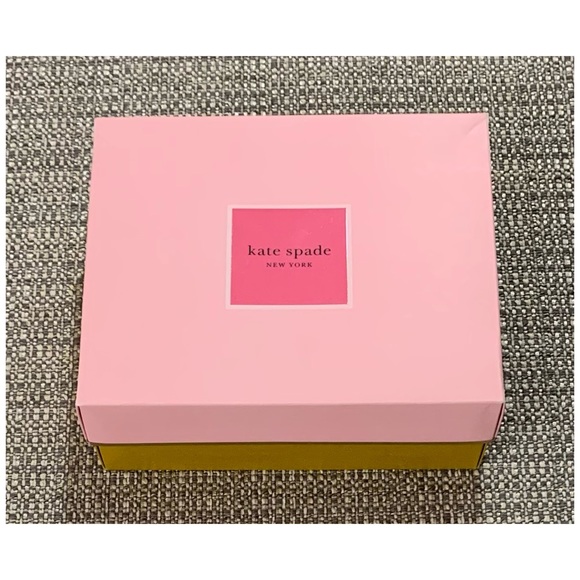 New Kate Spade 1 Medium Gift Box/1 Sticker/2 Tissues & 1 Blank Card Gifting Set - Picture 2 of 7